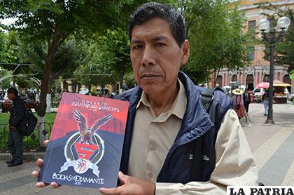 Grover Véliz presenta la revista 