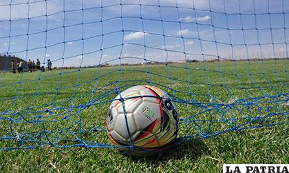 Algunos jugadores por un rato estuvieron tocando el balón, el paro continúa