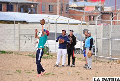 Durante los entrenamientos de la selección de béisbol
