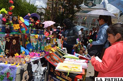 Feria acaparó la atención del público en la calle Presidente Montes