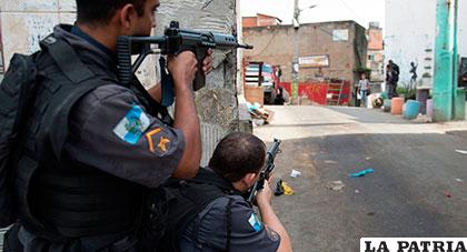 Los policías habrían sido sorprendidos por sus atacantes, quienes iban armados y portaban drogas /sputniknews.com