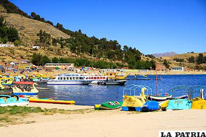 Orillas del lago Titicaca, uno de los lugares más turísticos de Bolivia /viaje.files.wordpress.com