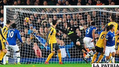 Williams anota el segundo gol del Everton que remontó ante 
Arsenal /sport.es