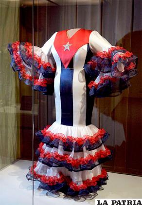 El traje fue usado por Celia Cruz durante un concierto en Puerto Rico en 1987