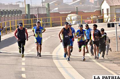 El duatlón consiste en carrera pedestre y ciclismo, se disputará este domingo en las calles de Oruro