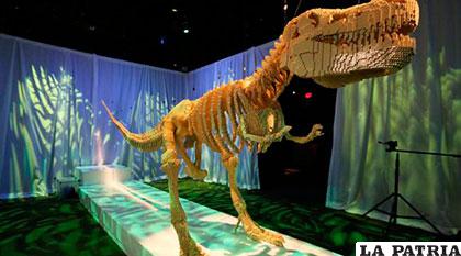 El dinosaurio de ochenta mil piezas impactó a niños y grandes /ELCOMERCIO.COM