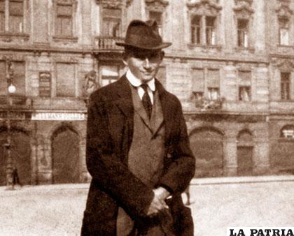 Imagen de Franz Kafka en Praga el año 1922 /ELINFIERNODEBARBUSSE.COM