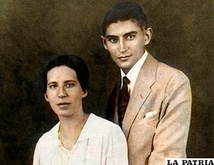 Kafka junto a Felice Bauer /ELINFIERNODEBARBUSSE.COM