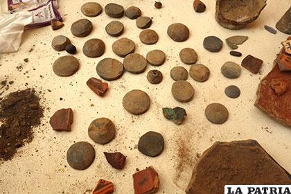 Piezas de cerámica y piedra que al parecer se usaban como utensilios