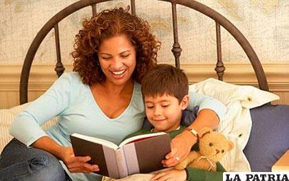 Debemos adquirir el buen hábito de leerles cuentos a nuestros niños 