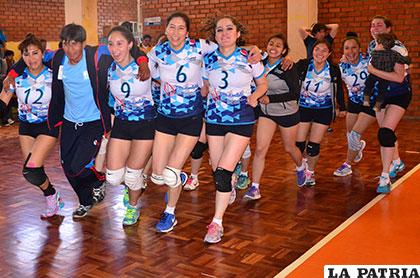 La vuelta olímpica de las integrantes de América, flamantes campeonas