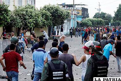 Esta vez los disturbios fueron a causa de sacaron de circulación el billete de 100 bolívares /nssoaxaca.com