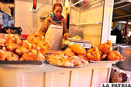 Precio del pollo subió en dos bolivianos