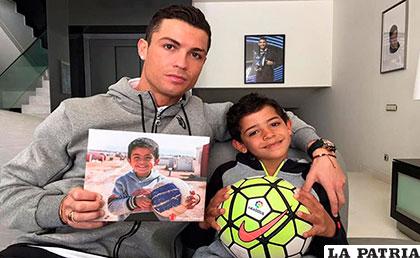 Cristiano Ronaldo junto a su hijo y su noble gesto