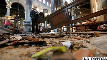 Daños causados por la explosión en la Catedral copta de El Cairo