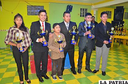 Primeras raquetas de Oruro en Infanto Juvenil