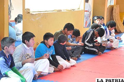 Pequeños deportistas participantes en la Escuela Municipal de Karate