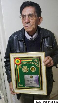 Néstor Suaznábar Ochoa, recibió el reconocimiento