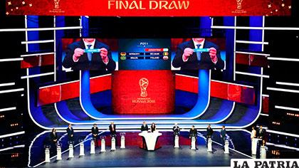 El sorteo de grupos para el Mundial Rusia 2018 se cumplió en el Palacio del Kremlin