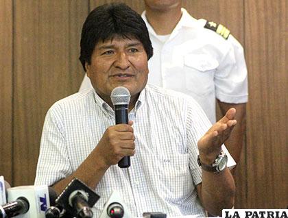 Morales ahora asegura que el pueblo pidió su candidatura
