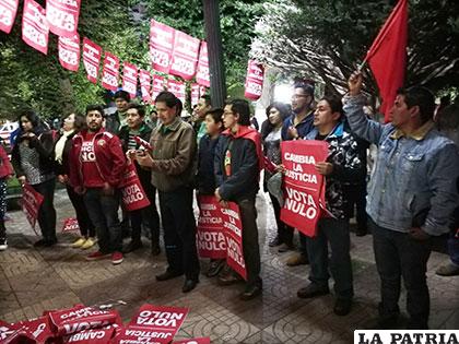 Opositores salieron a celebrar la imposición del voto nulo sobre el válido en las Elecciones Judiciales 2017
