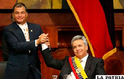 El ex presidente ecuatoriano Rafael Correa (Izq.) junto al jefe de Estado, Lenín Moreno (Der.)