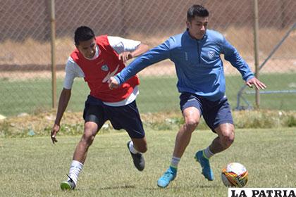 Miguel Suárez, con balón dominado