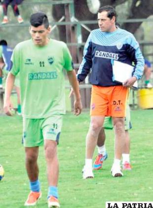 Zahzú dirige al equipo de Aurora