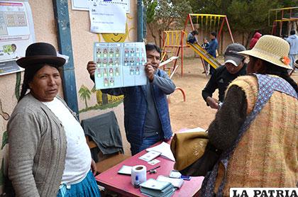 Población de Caracollo acudió a las urnas