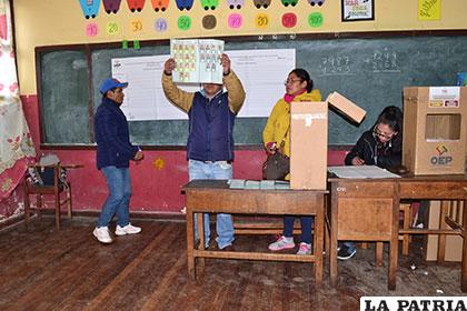 En Huanuni, el conteo de votos se realizó con normalidad