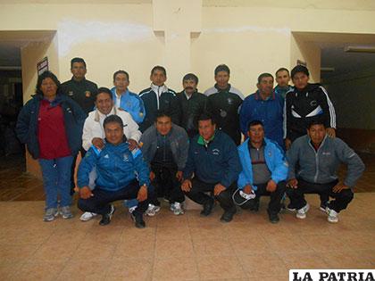 Árbitros orureños en la disciplina de fútbol de salón