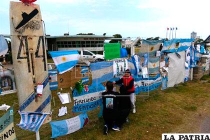 Argentinos esperan un milagro para que aparezca el submarino