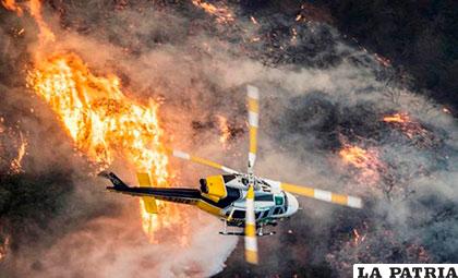 Una escena del incendio en California