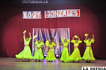 Bailarinas del Ballet de Eggy Gonzales durante uno de sus recitales