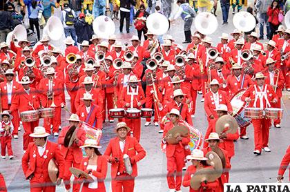 El comité busca que las bandas interpreten música boliviana