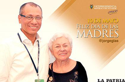 Una imagen publicada por la vicepresidencia de Ecuador donde Jorge Glas está junto a su madre