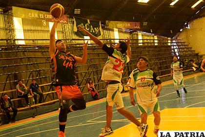 Una acción del partido en el cual venció Coteor a Sirmes