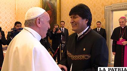 El Papa Francisco junto al Presidente Evo Morales /Infobae.com