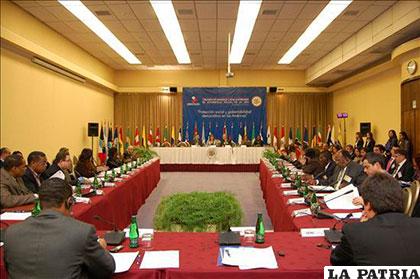 Miembros de la Comisión Internacional de Derechos Humanos en una anterior reunión