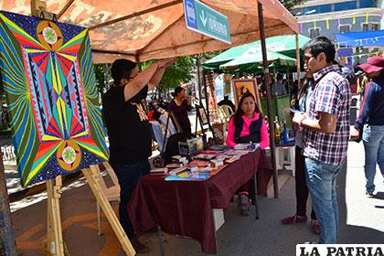 Artistas orureños y nacionales demostraron sus habilidades en la Feria Alternativa