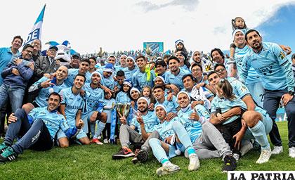La gente de Bolívar festejó con su hinchada el título del Clausura