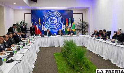 Reunión de representantes del gobierno y la oposición de Venezuela, en Santo Domingo