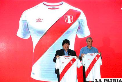 Oviedo y Oblitas presentan la nueva camiseta de la selección de Perú