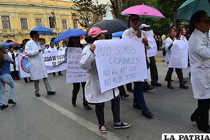 Estudiantes pese al perjuicio por conflicto médico, apoyan la medida de presión