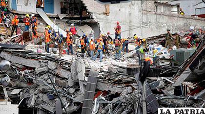 Todos se unieron para ayudar a rescatar vidas tras el terremoto /infobae.com