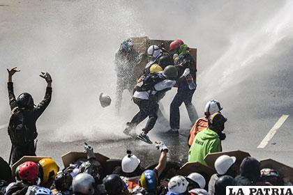 Jóvenes hicieron frente a la represión policial /cnnespanol.cnn.com
