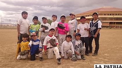 El objetivo es incentivar en los niños la práctica del béisbol