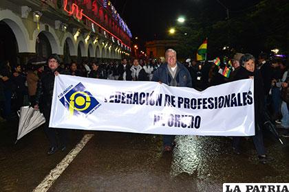 Colegios de profesionales en la marcha nocturna de apoyo a los médicos
