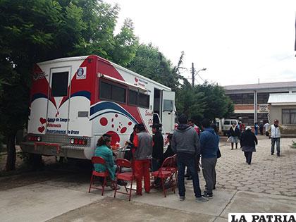 Solamente fueron 15 los funcionarios que donaron sangre, de los 20 que se evaluaron
