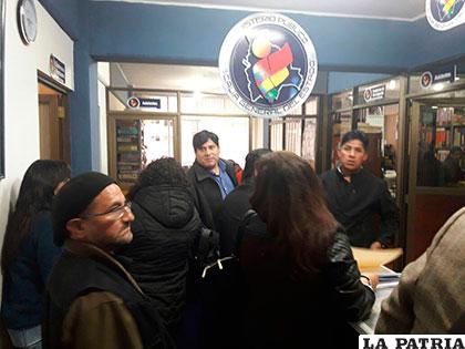 El periodista García Mérida (Izq.) busca pasar su caso a un Tribunal de Imprenta